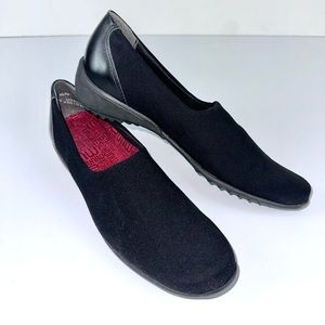 Munro Womens Sz 8.5 Super Slim Traveler Black Stretch Fabric Slip On Flats Shoes